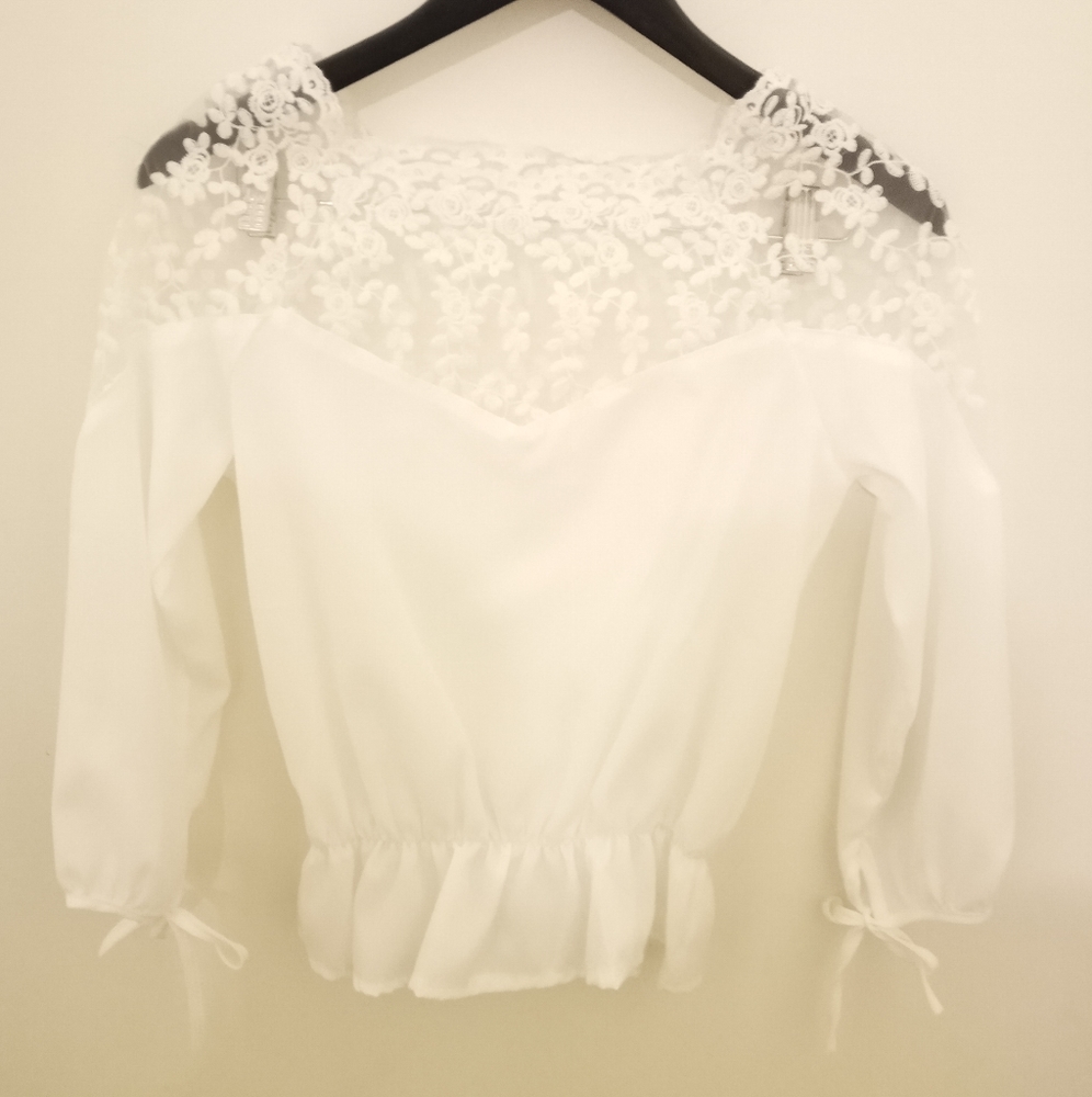 🌸 BrandNew White Lace Blouse